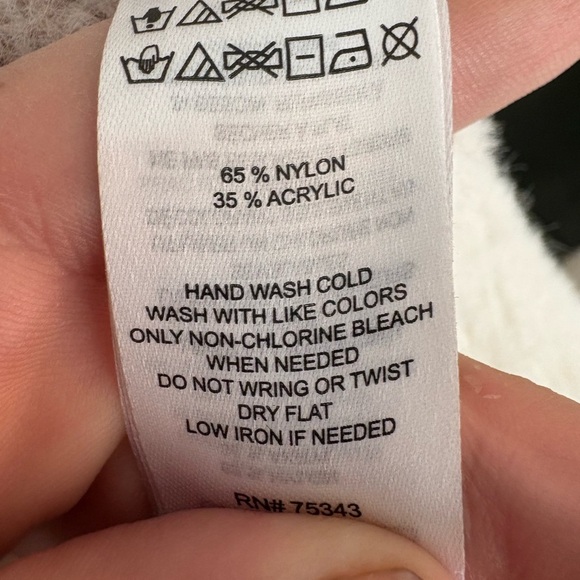 Women’s Jessica Simpson Tan and White Cardigan with Geometric Pattern medium. - Picture 5 of 5